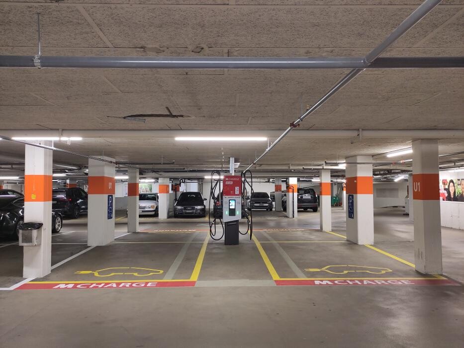 Bilder Migrol Charging Station