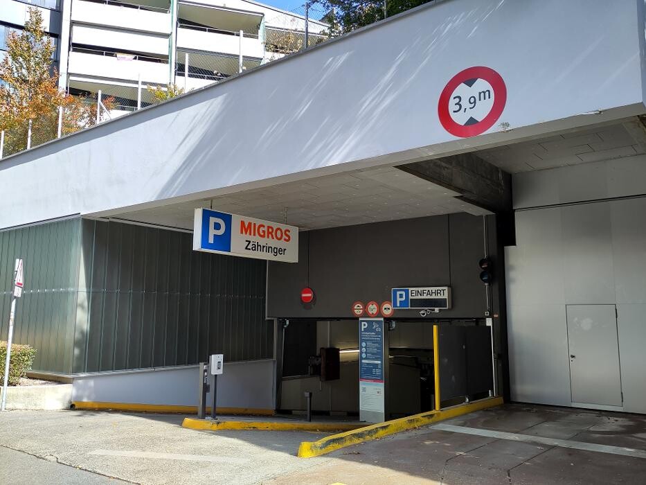 Bilder Migrol Charging Station