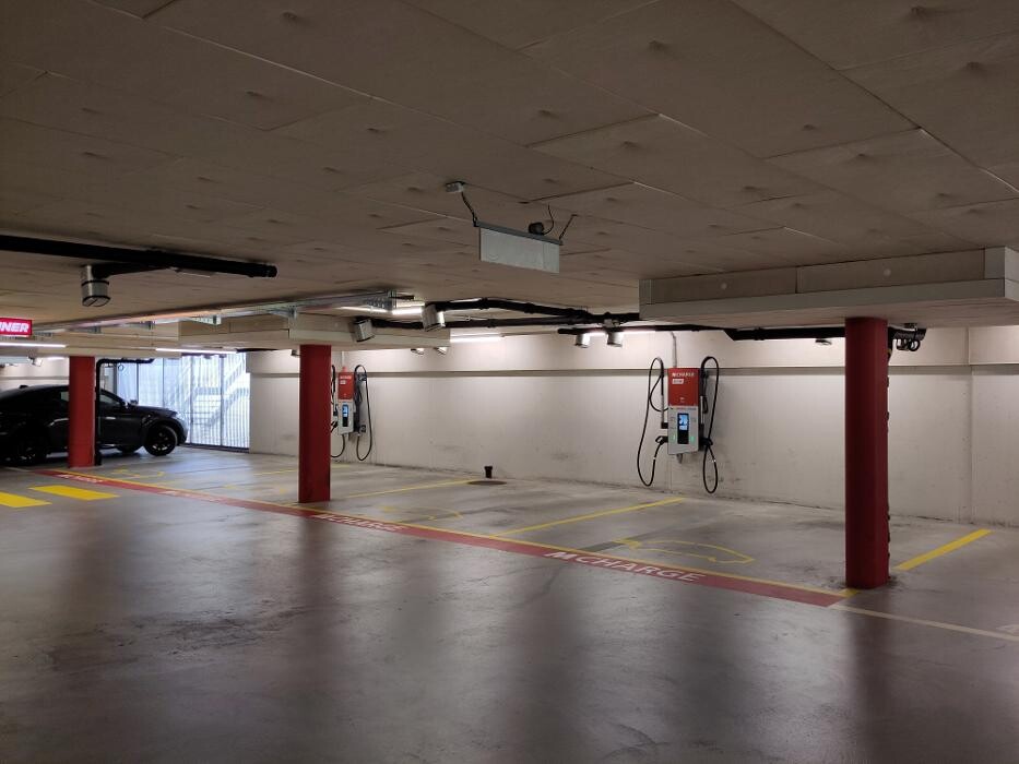 Bilder Migrol Charging Station
