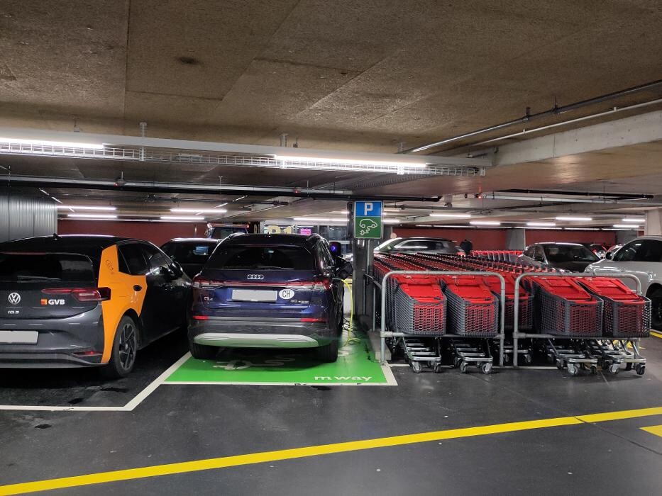 Bilder Migrol Charging Station