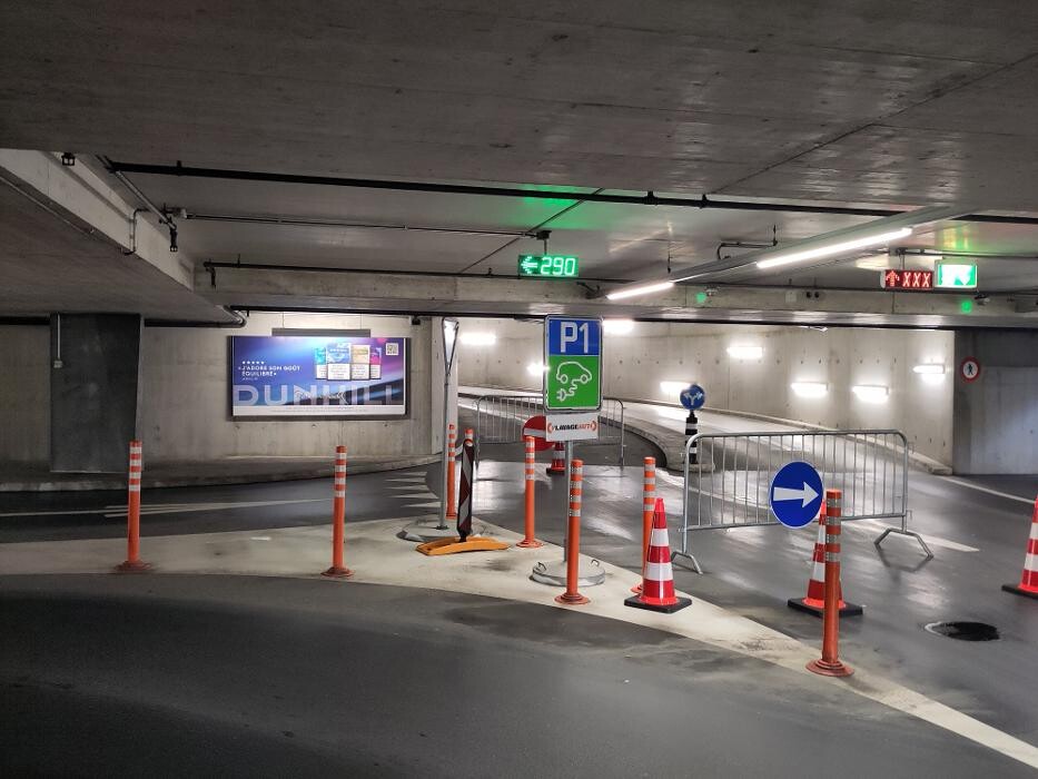 Bilder Migrol Charging Station