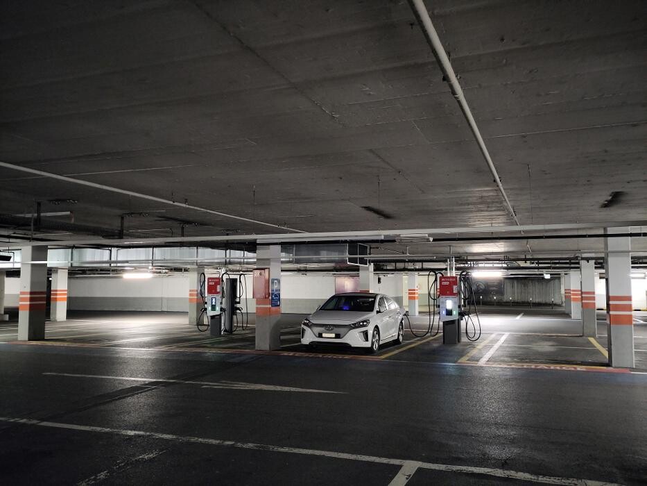 Bilder Migrol Charging Station