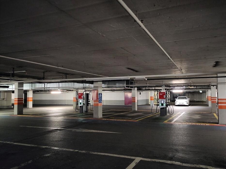 Bilder Migrol Charging Station