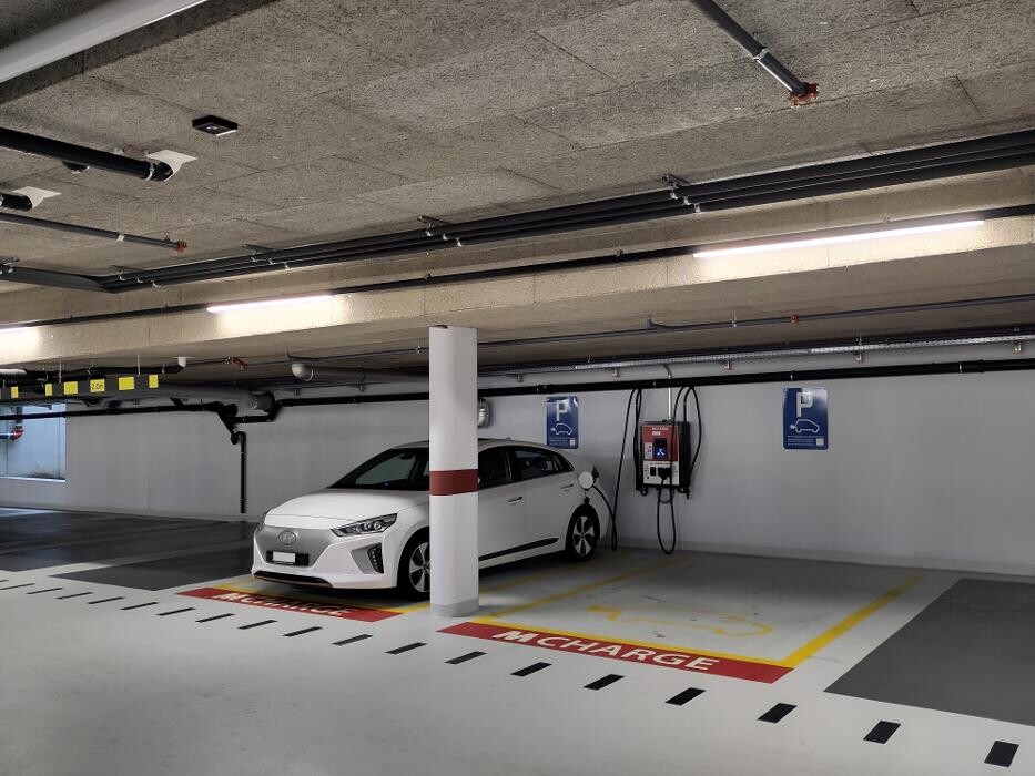 Bilder Migrol Charging Station
