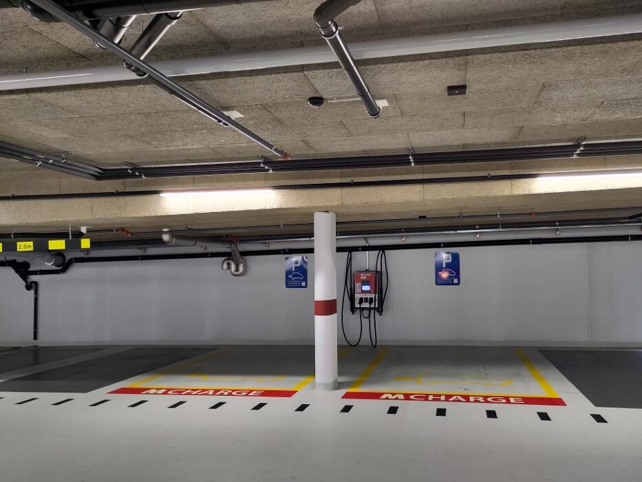 Bilder Migrol Charging Station