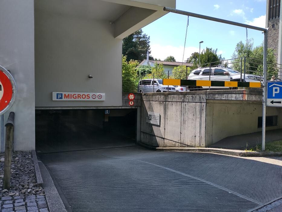 Bilder Migrol Charging Station