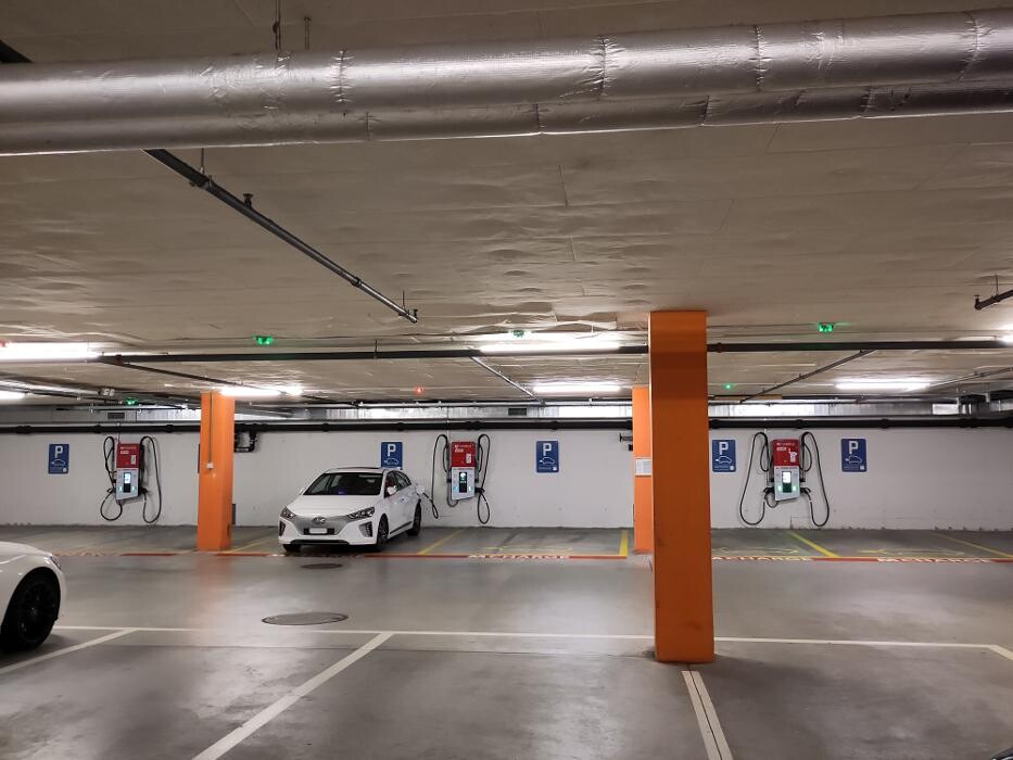 Bilder Migrol Charging Station