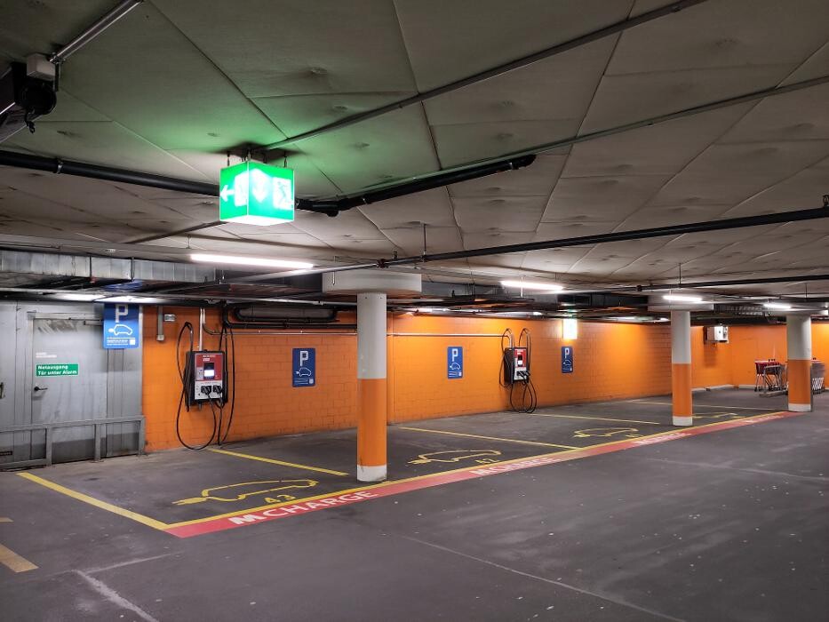 Bilder Migrol Charging Station