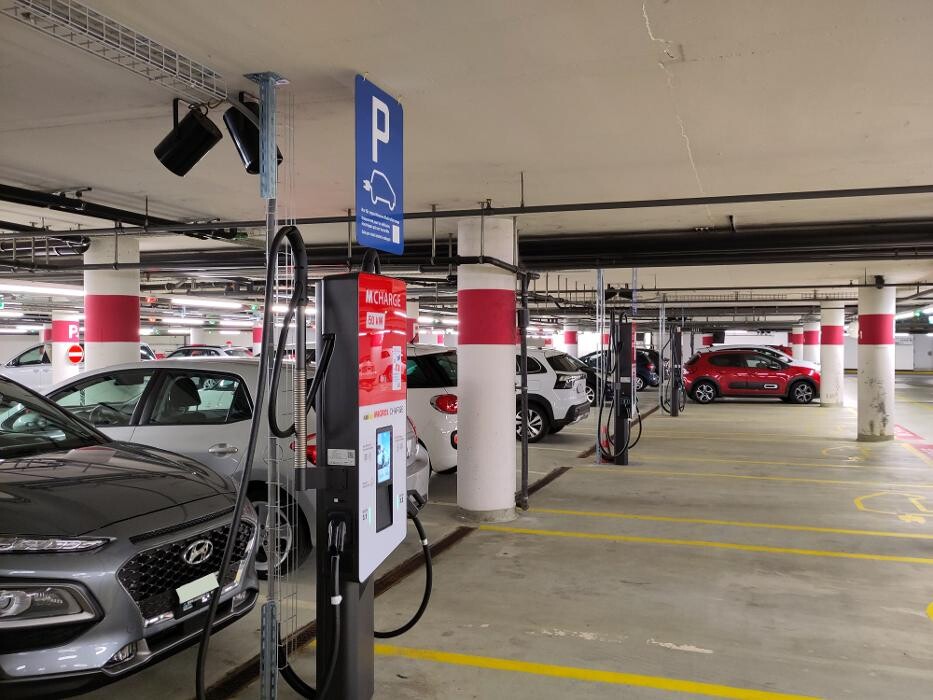 Bilder Migrol Charging Station