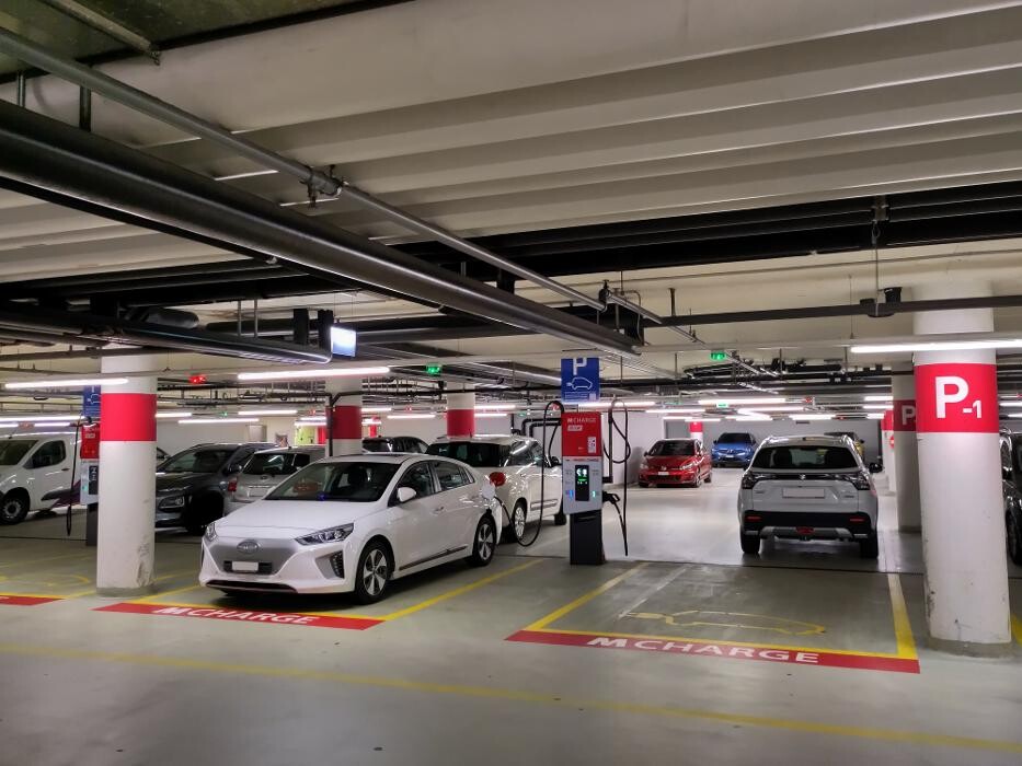 Bilder Migrol Charging Station