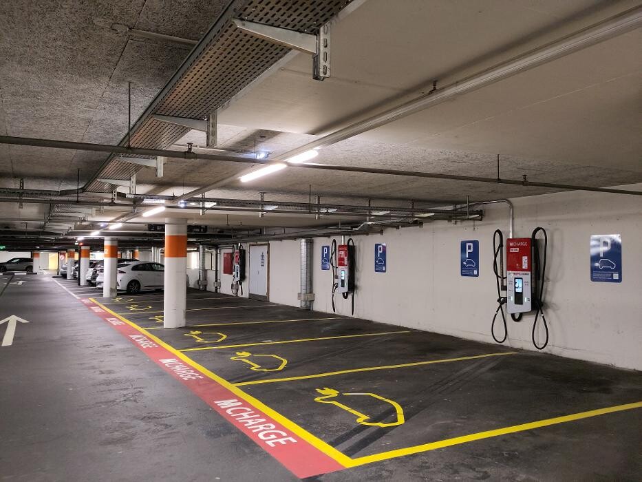 Bilder Migrol Charging Station