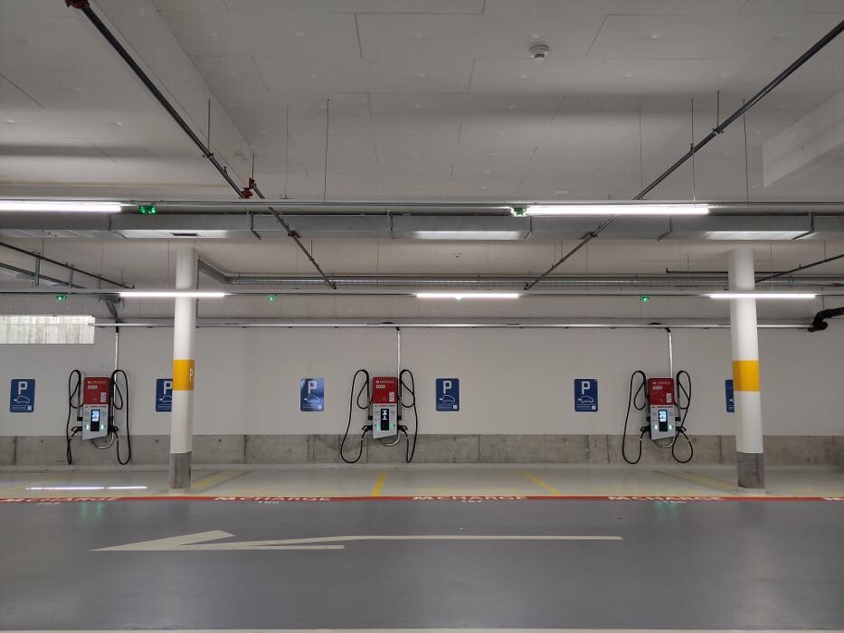 Bilder Migrol Charging Station