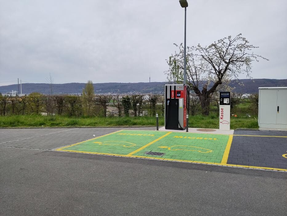 Bilder Migrol Charging Station