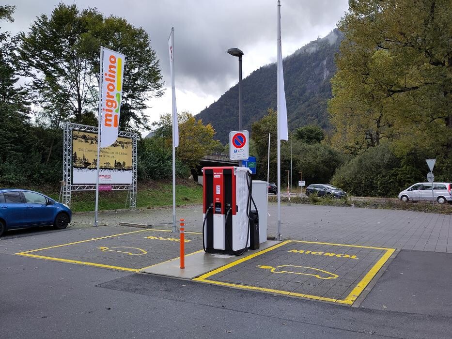 Bilder Migrol Charging Station