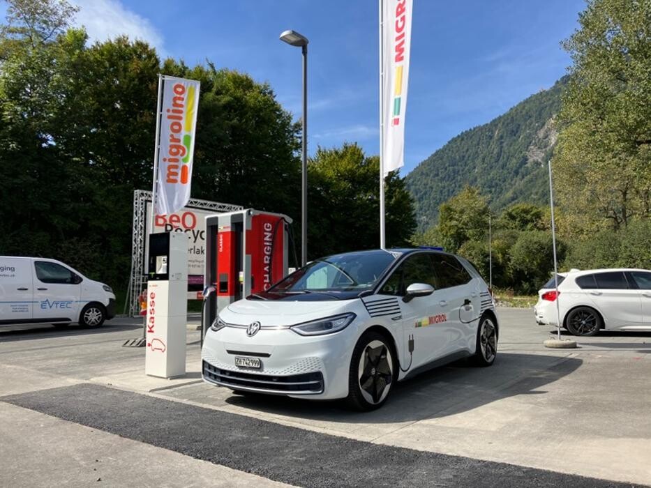 Bilder Migrol Charging Station