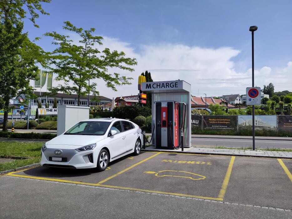 Bilder Migrol Charging Station