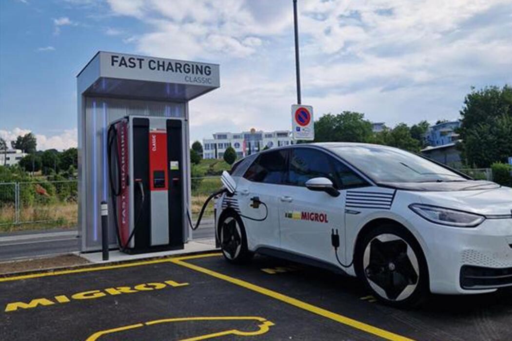 Bilder Migrol Charging Station