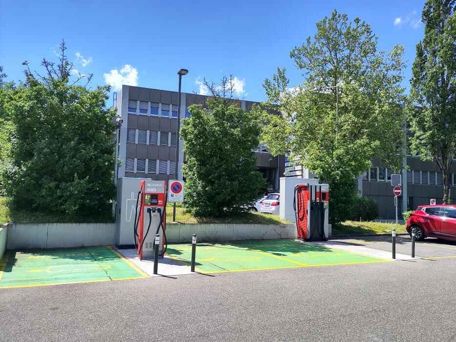 Bilder Migrol Charging Station