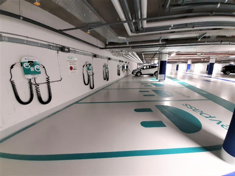Bilder Shell Recharge Charging Station