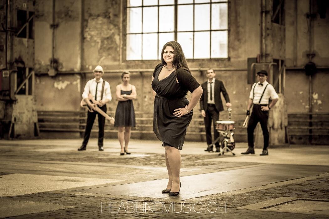 Bilder Vivien and the Headline