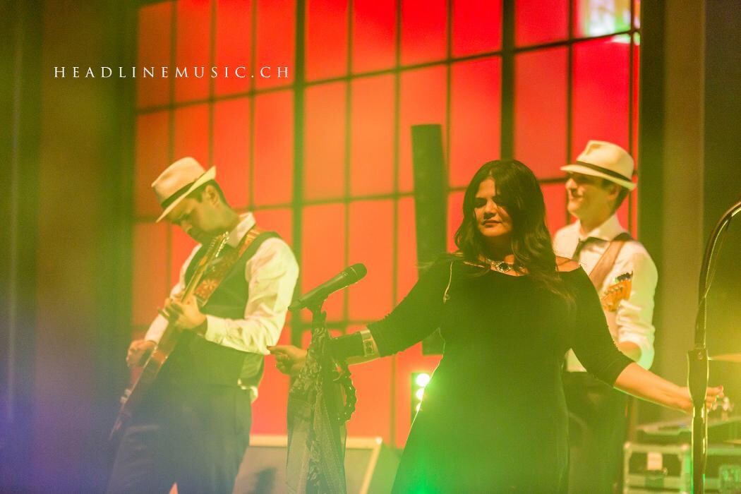 Bilder Vivien and the Headline