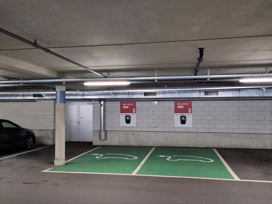 Bilder Migrol Charging Station