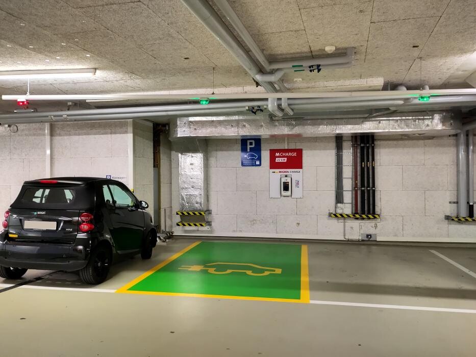 Bilder Migrol Charging Station