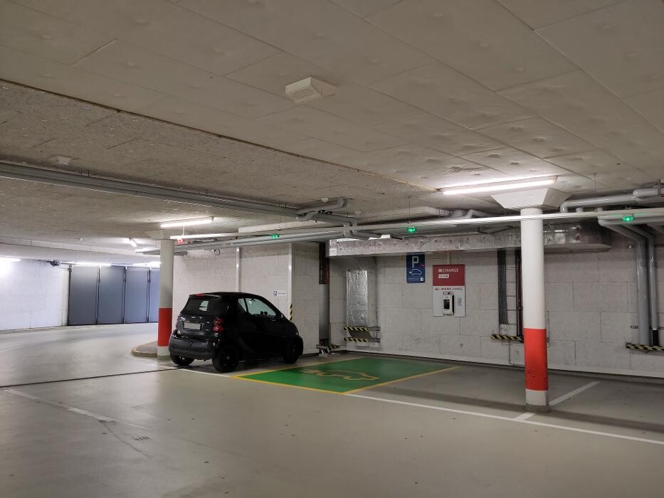 Bilder Migrol Charging Station