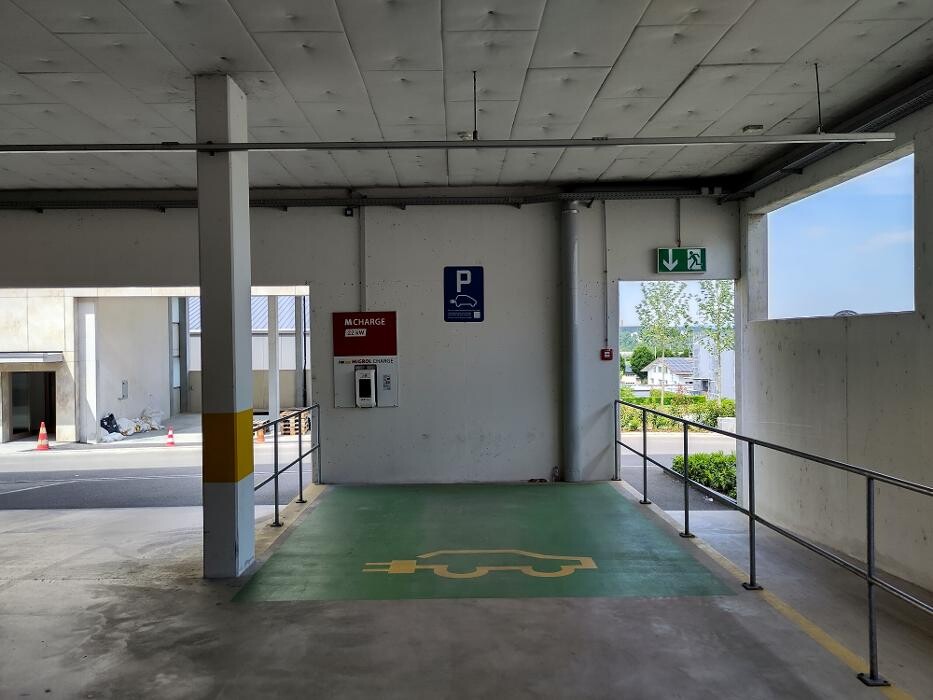 Bilder Migrol Charging Station