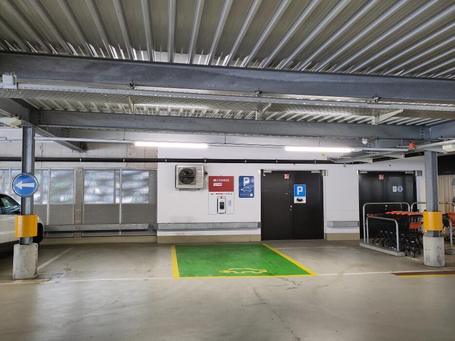 Bilder Migrol Charging Station