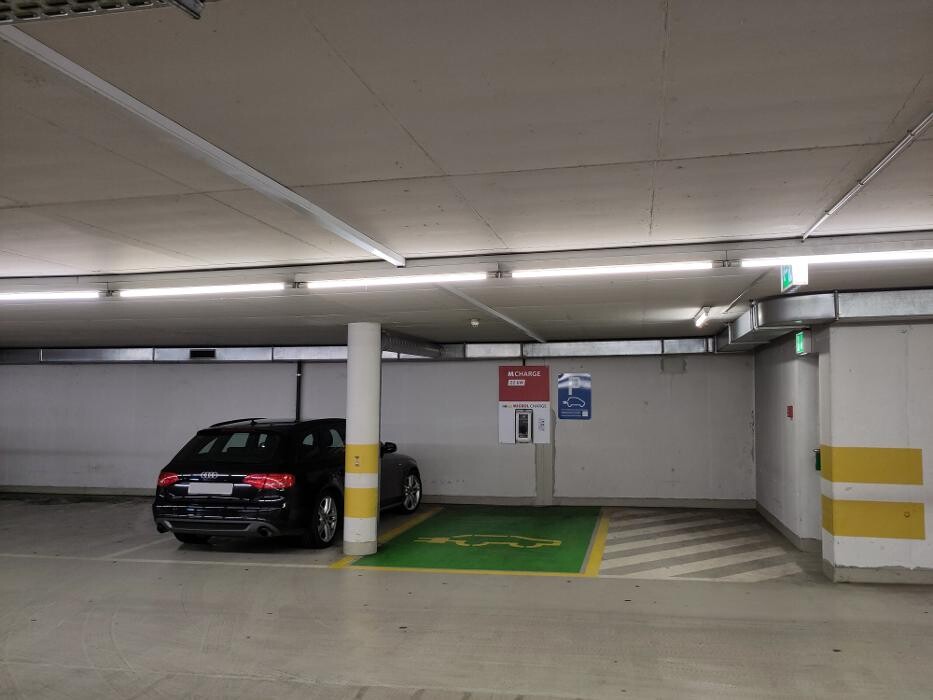 Bilder Migrol Charging Station