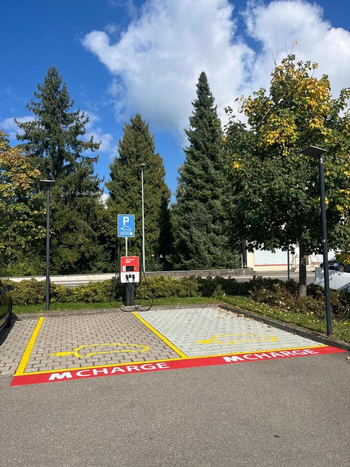 Bilder Migrol Charging Station