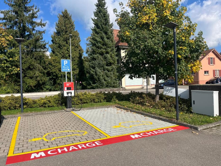 Bilder Migrol Charging Station
