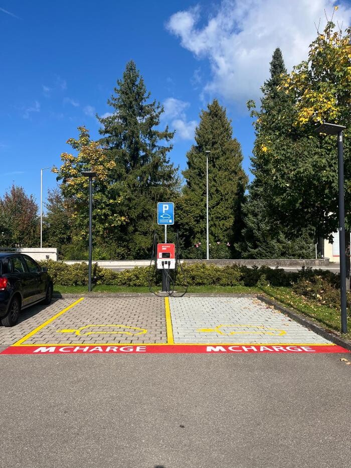 Bilder Migrol Charging Station