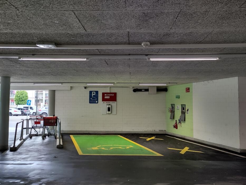 Bilder Migrol Charging Station