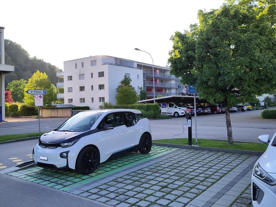 Bilder Migrol Charging Station