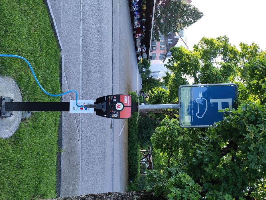 Bilder Migrol Charging Station