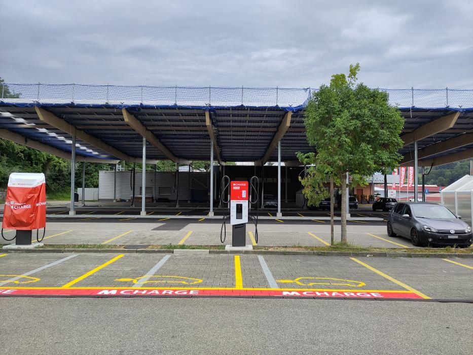 Bilder Migrol Charging Station