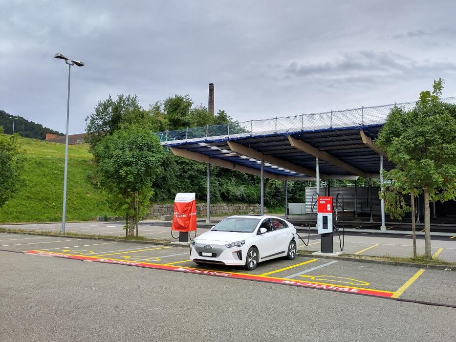 Bilder Migrol Charging Station