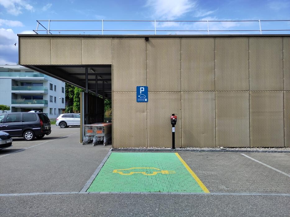 Bilder Migrol Charging Station