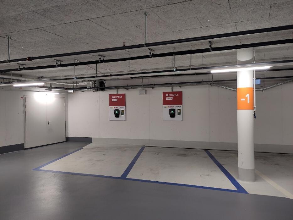 Bilder Migrol Charging Station