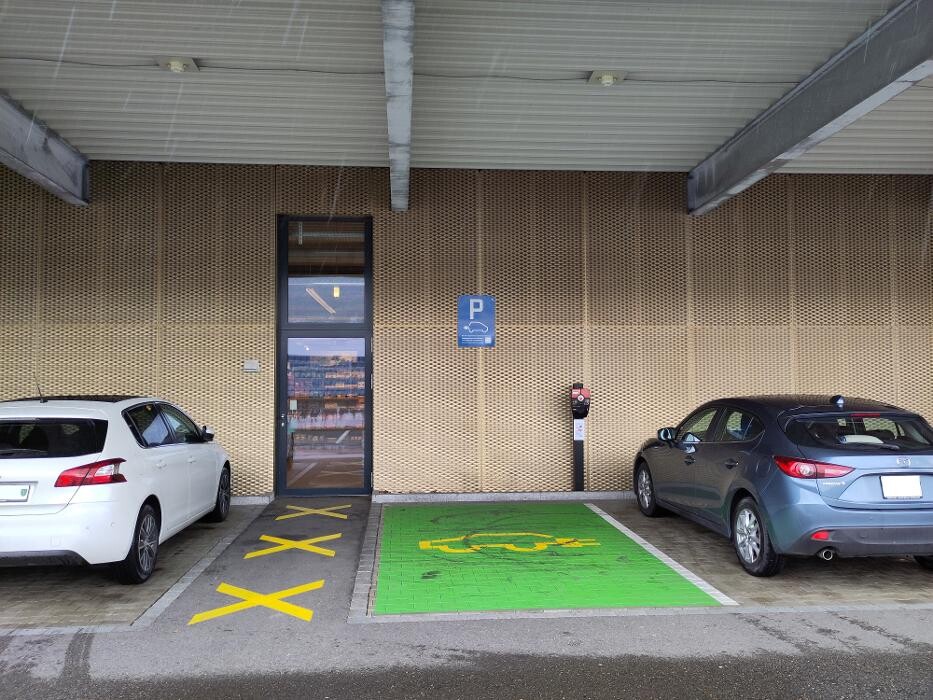 Bilder Migrol Charging Station