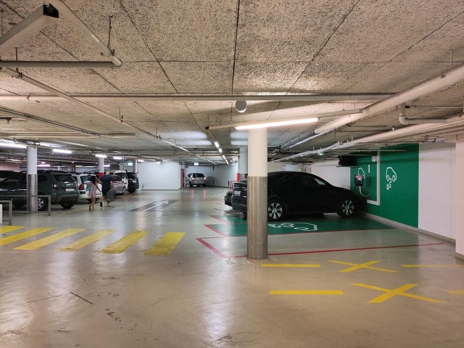 Bilder Migrol Charging Station