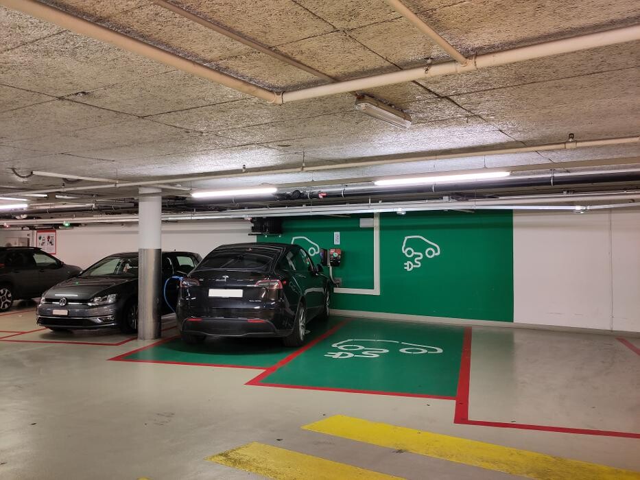 Bilder Migrol Charging Station