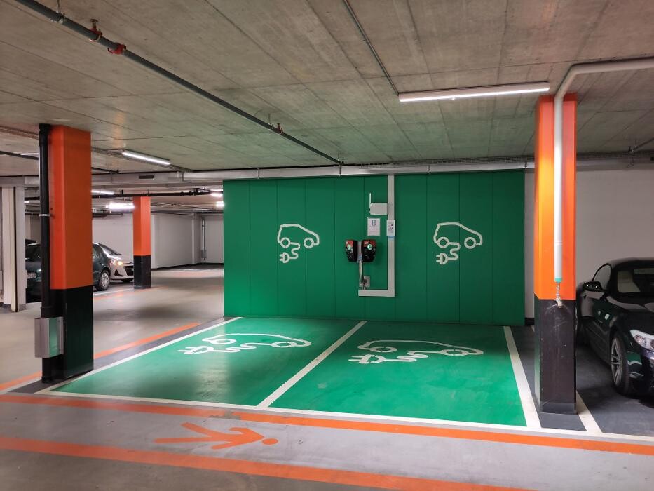 Bilder Migrol Charging Station