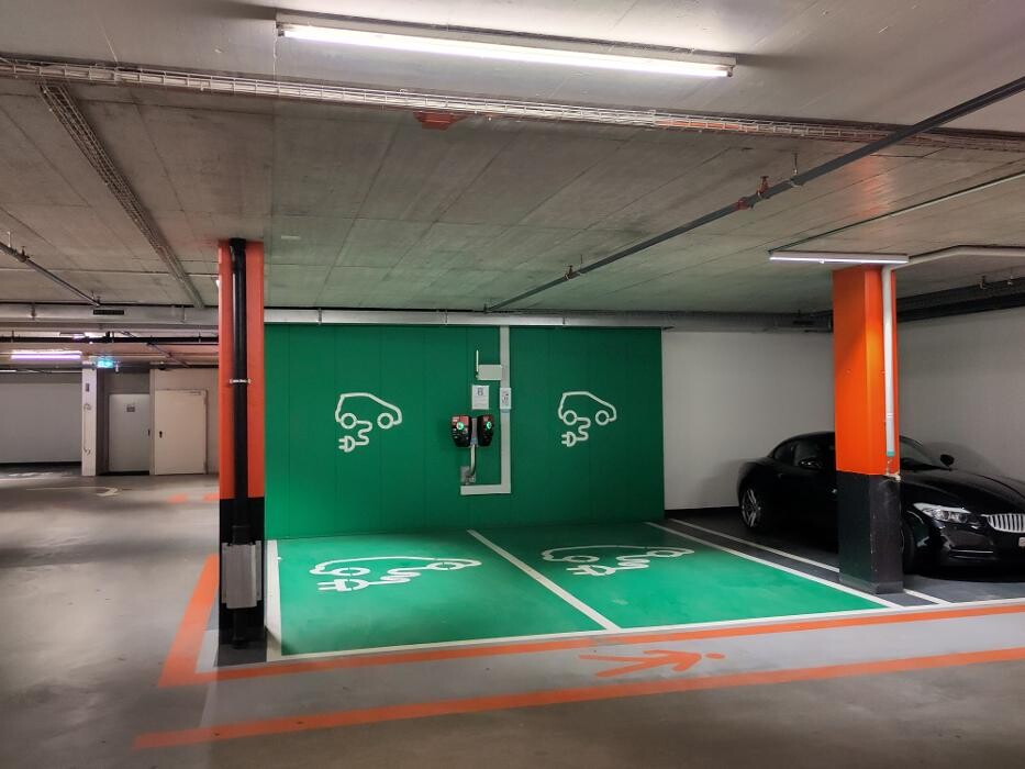 Bilder Migrol Charging Station