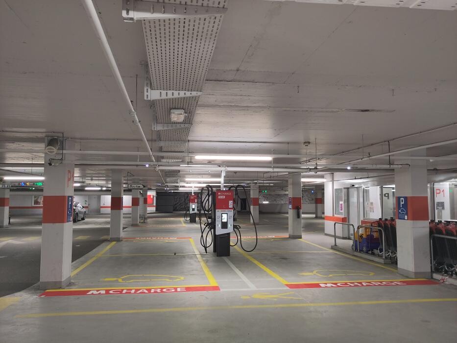 Bilder Migrol Charging Station