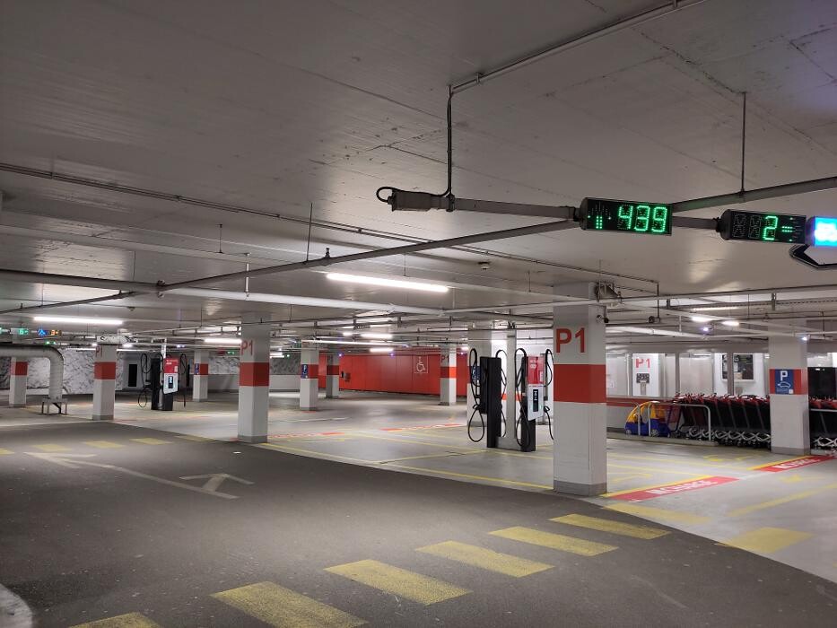 Bilder Migrol Charging Station