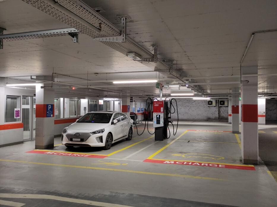 Bilder Migrol Charging Station