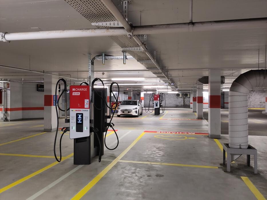 Bilder Migrol Charging Station